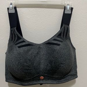 LIVI high impact sports bra with adjustable straps